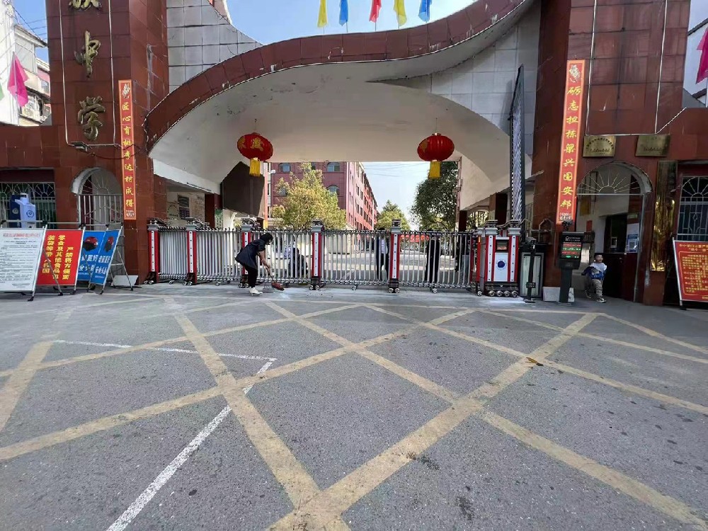 湖南怀化市麻阳民族中学不锈钢电动伸缩门